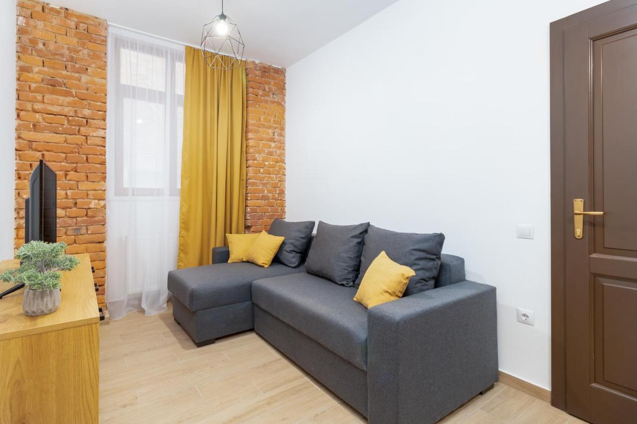 Cadoro City Center Apartments Oradea Bagian luar foto