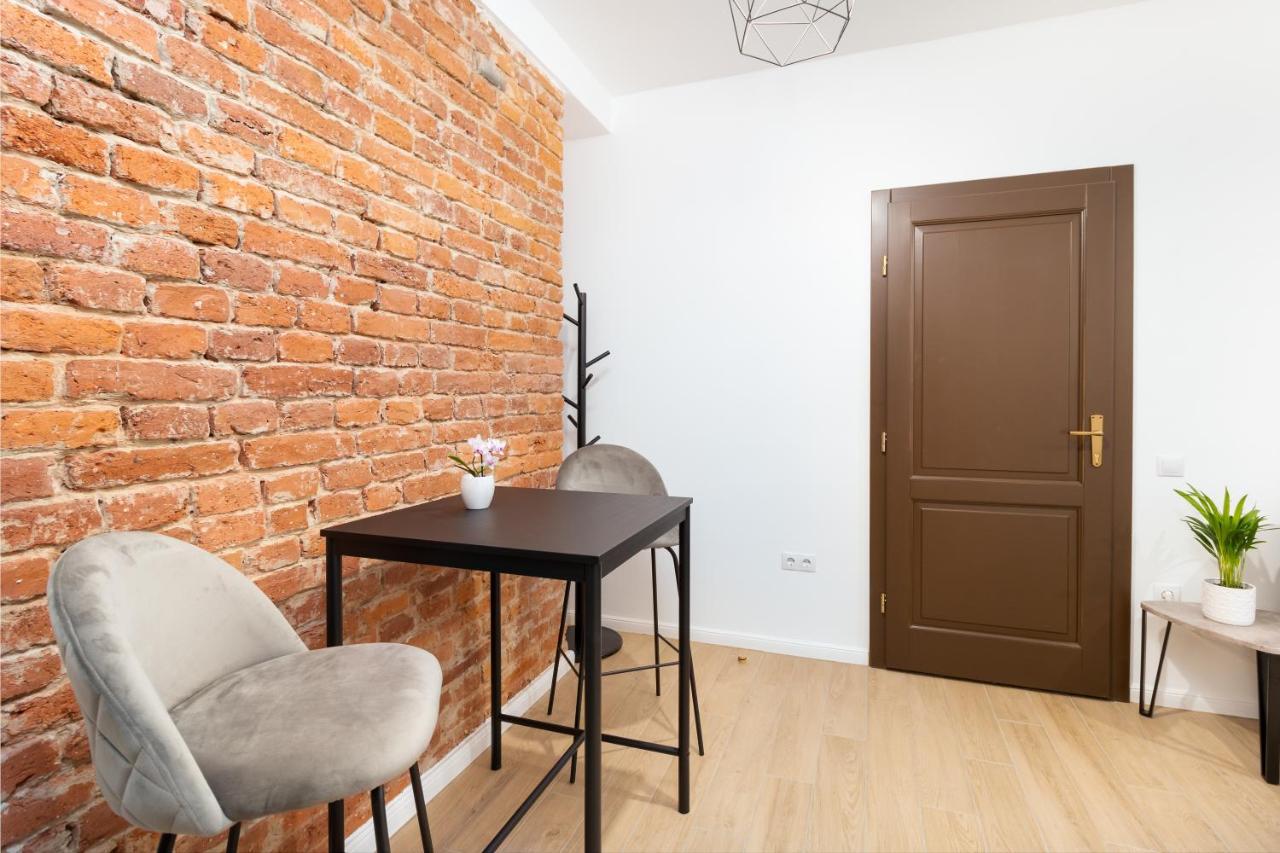 Cadoro City Center Apartments Oradea Bagian luar foto