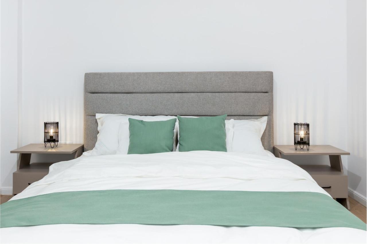Cadoro City Center Apartments Oradea Bagian luar foto