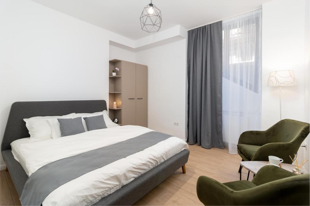 Cadoro City Center Apartments Oradea Bagian luar foto