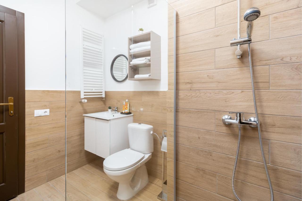 Cadoro City Center Apartments Oradea Bagian luar foto