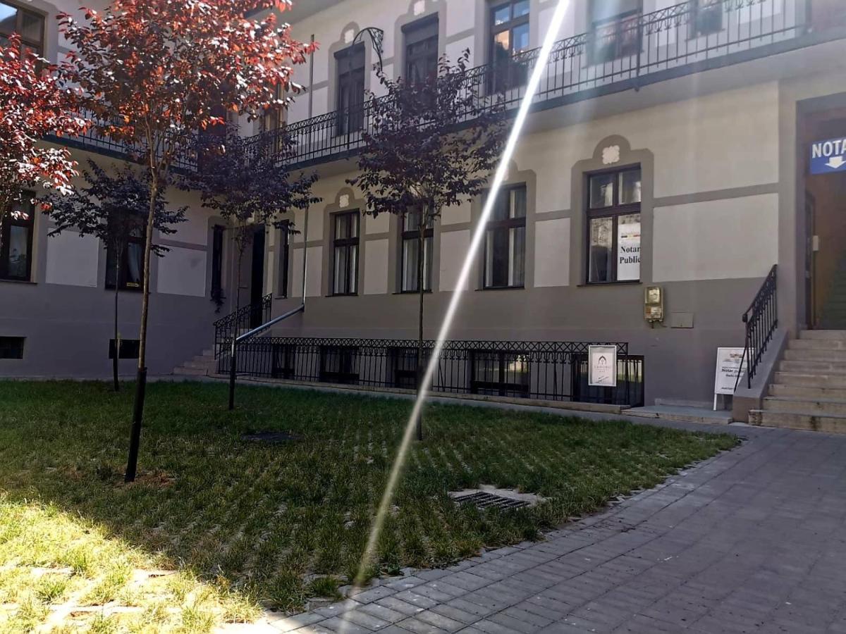 Cadoro City Center Apartments Oradea Bagian luar foto