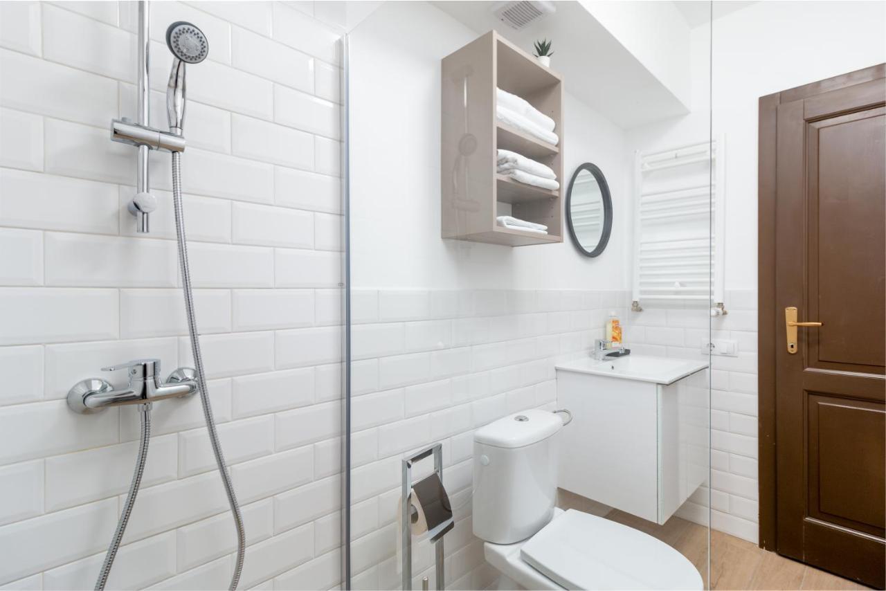 Cadoro City Center Apartments Oradea Bagian luar foto