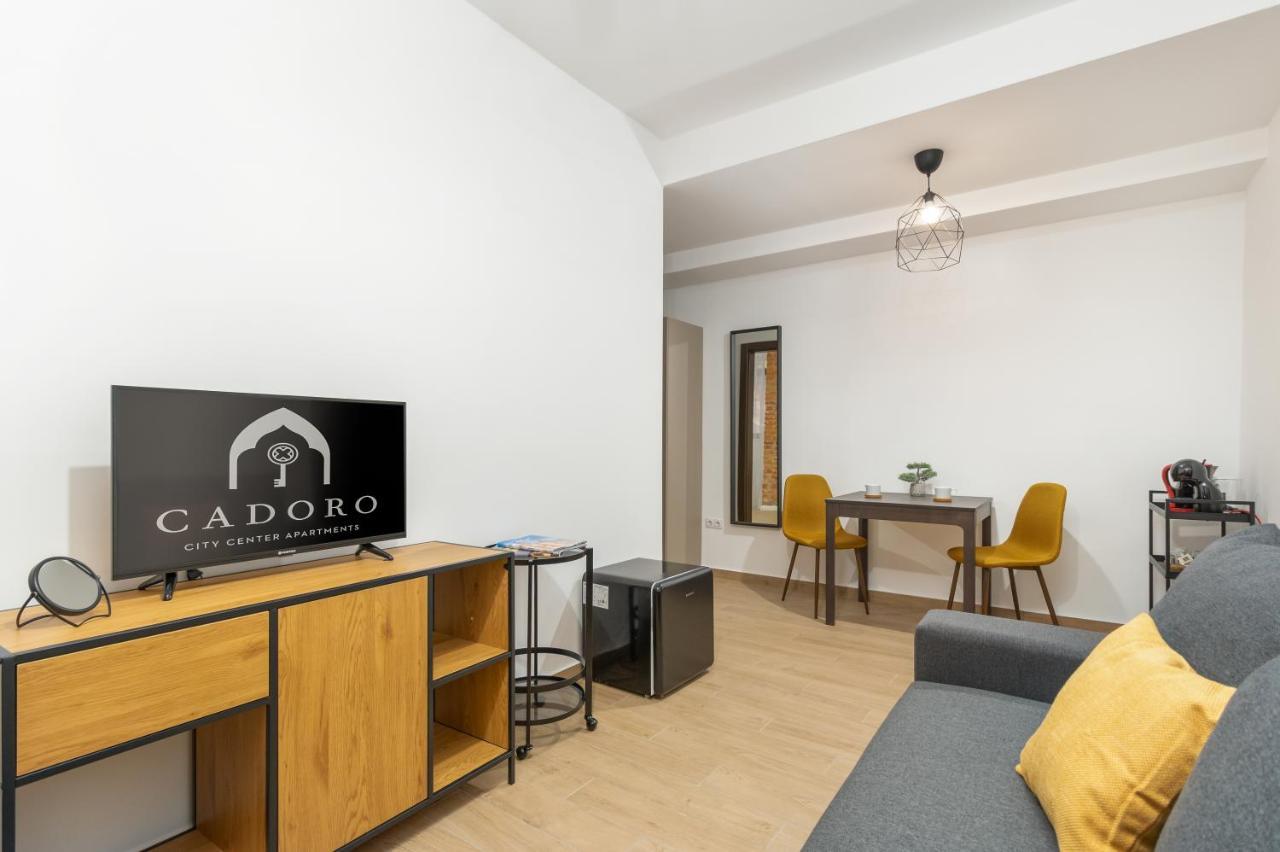 Cadoro City Center Apartments Oradea Bagian luar foto