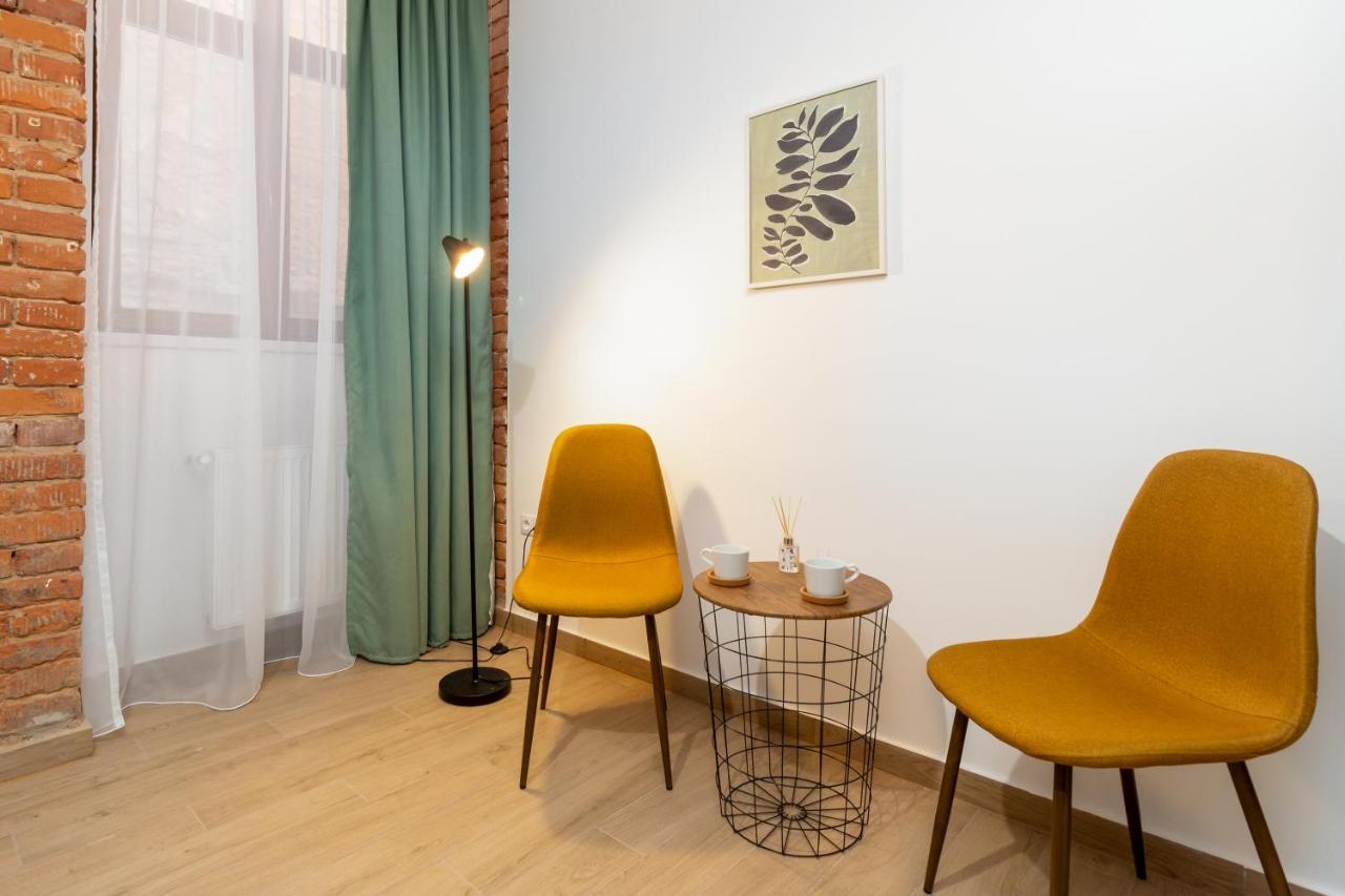Cadoro City Center Apartments Oradea Bagian luar foto