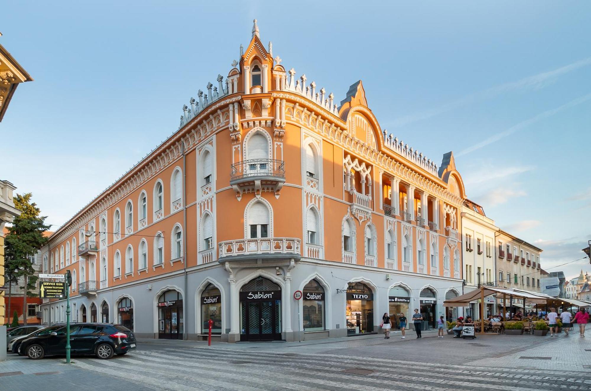 Cadoro City Center Apartments Oradea Bagian luar foto